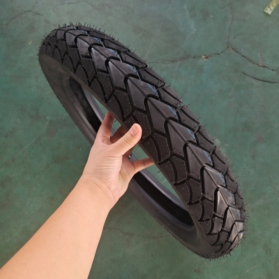 Pneus de moto noir 350-18 et tube intérieur avec port de chargement à Qingdao