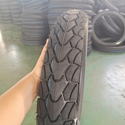Pneus de moto noir 350-18 et tube intérieur avec port de chargement à Qingdao