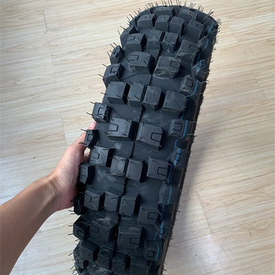 140/80-18 Pneus enduro mous avec une résistance à la traction de 10,5 et une teneur en caoutchouc durable