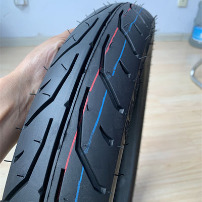 Contenu en caoutchouc de 35% à 55% Marché africain Pneus de moto 80/90-17 Pièces et accessoires