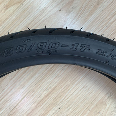 Contenu en caoutchouc de 35% à 55% Marché africain Pneus de moto 80/90-17 Pièces et accessoires