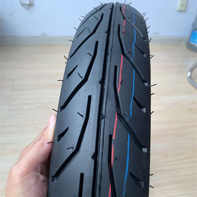 Contenu en caoutchouc de 35% à 55% Marché africain Pneus de moto 80/90-17 Pièces et accessoires