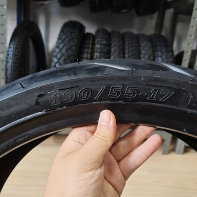 Pneus de motocyclette 180/55-17 190/55-17 pour le port de chargement de Qingdao