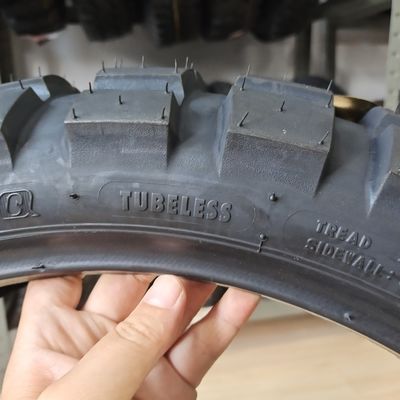 Pneus de moto en caoutchouc naturel 15070B18 pour des performances optimales