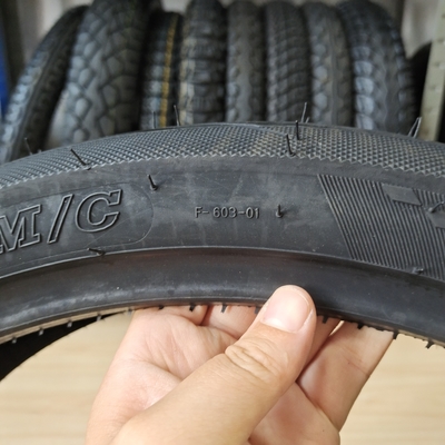 Pneus de moto professionnels en caoutchouc naturel en acier nylon 140/60-17 à Qingdao