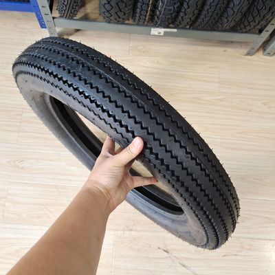 Pneus de moto à dents de scie Pneus 5.00-16 4.50-18 avec caoutchouc naturel à Qingdao