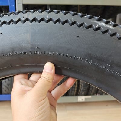 Pneus de moto à dents de scie Pneus 5.00-16 4.50-18 avec caoutchouc naturel à Qingdao