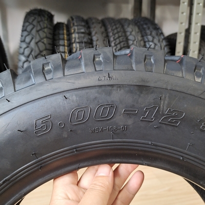 Type de tube/ pneus de moto sans tube 5.00-12 avec 35%-55% de teneur en caoutchouc et abordable