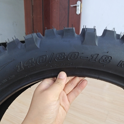 Pneus pour motocyclette tout-terrain 140/80-18 avec conception noire et classification 6PR/8PR