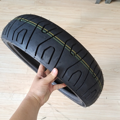 Pneus de moto en caoutchouc naturel 130/70-17 8PR Partie de rechange de haute performance pour les motards