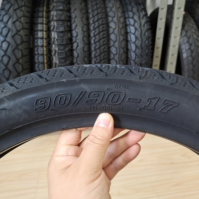 Nature Rubber Steel Nylon 90/90-17 Pneus et tubes intérieurs de motocyclettes pour le marché vénézuélien