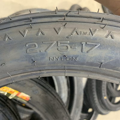 Résistance à la traction 10.5 Pneus de moto 2.75-17 Le choix ultime pour les coureurs partout