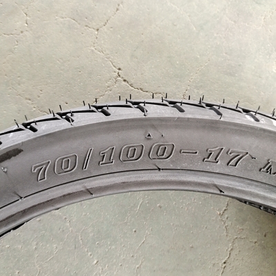 Expérience de performances supérieures avec 70/100-17 pneumatique sans tube de moto 70100-17