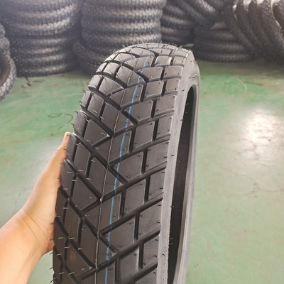 Prix abordable 110/80-17 Natrual caoutchouc pneu de moto avec OEM Acceptable au Vietnam