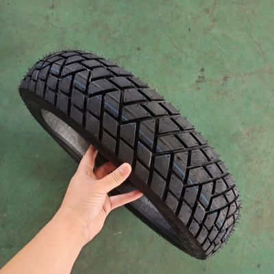 Prix abordable 110/80-17 Natrual caoutchouc pneu de moto avec OEM Acceptable au Vietnam