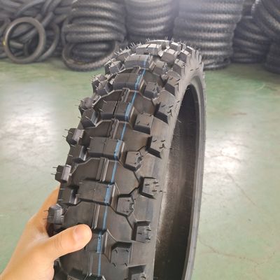 35% à 55% de teneur en caoutchouc Les pneus de nylon pour motocyclettes110/70-17 pour les distributeurs de Qingdao