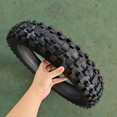 35% à 55% de teneur en caoutchouc Les pneus de nylon pour motocyclettes110/70-17 pour les distributeurs de Qingdao