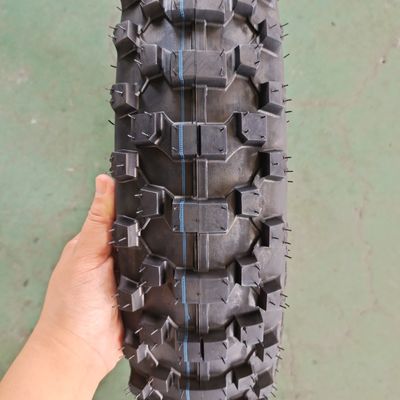 35% à 55% de teneur en caoutchouc Les pneus de nylon pour motocyclettes110/70-17 pour les distributeurs de Qingdao