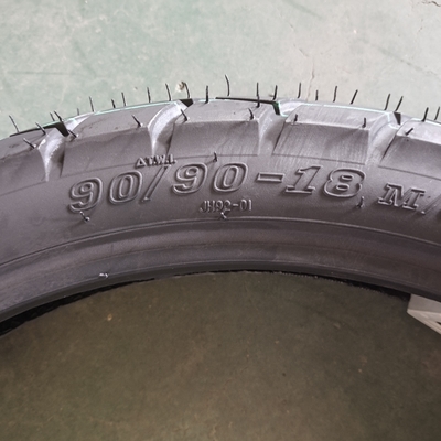 90/90-18 Pneus de motocyclette à rouleaux pneumatiques avec classement de pliage 6pr/8pr et boîtier durable
