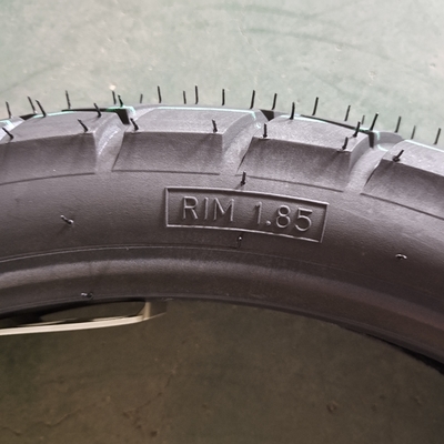 90/90-18 Pneus de motocyclette à rouleaux pneumatiques avec classement de pliage 6pr/8pr et boîtier durable