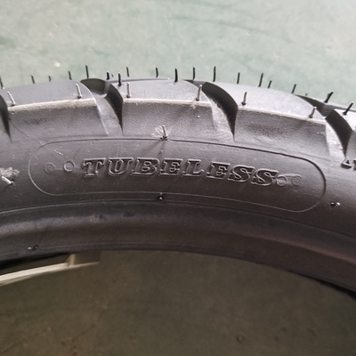 90/90-18 Pneus de motocyclette à rouleaux pneumatiques avec classement de pliage 6pr/8pr et boîtier durable