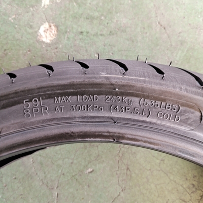 Ruban naturel noir 90/90-17 Pneus de moto pour des performances durables