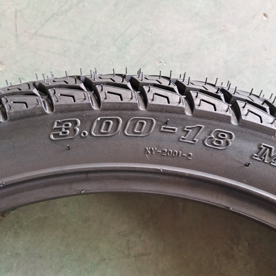 Pneus de moto Pneus 3.00-18 Nature caoutchouc acier nylon et OEM acceptable offert