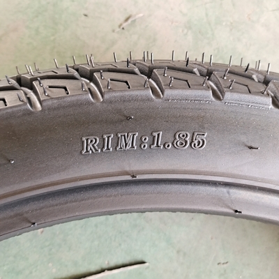 Pneus de moto Pneus 3.00-18 Nature caoutchouc acier nylon et OEM acceptable offert