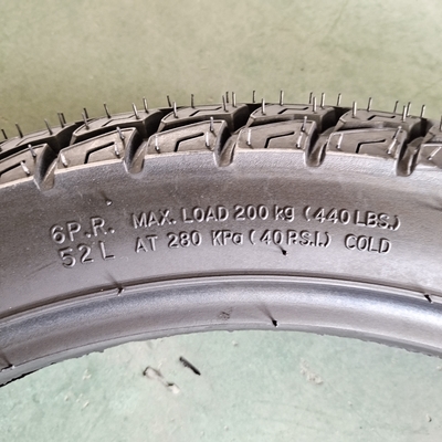 Pneus de moto Pneus 3.00-18 Nature caoutchouc acier nylon et OEM acceptable offert