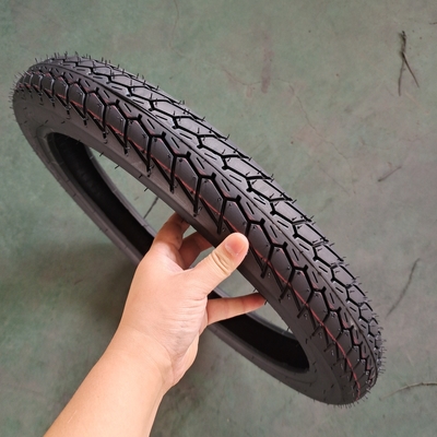 70/100-17 Tube intérieur en caoutchouc butyle dans boîtier de pneu noir pour moto professionnel