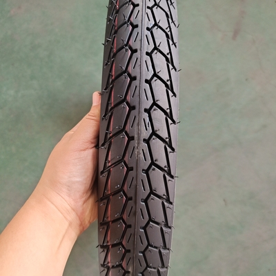 70/100-17 Tube intérieur en caoutchouc butyle dans boîtier de pneu noir pour moto professionnel