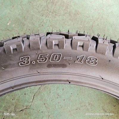 Pneus sans tube de moto noir TT Pneus 3,50-18 du marché de Qingdao