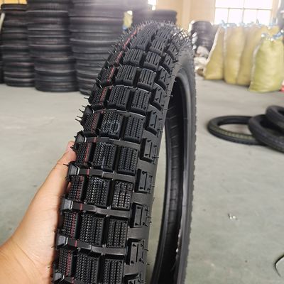 Vente directe de pneus de motocyclettes de 3,00-18 avec 35% à 55% de caoutchouc et de couleur noire