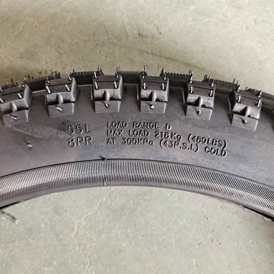 Vente directe de pneus de motocyclettes de 3,00-18 avec 35% à 55% de caoutchouc et de couleur noire