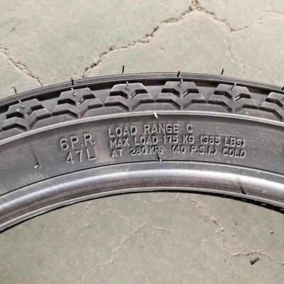 Pneus de moto 2.75-17 avec du nylon en caoutchouc naturel en acier