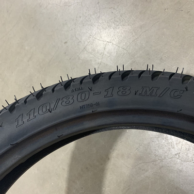 5000 pièces par jour Capacité de production Pneus de moto sans tube 110/80-18