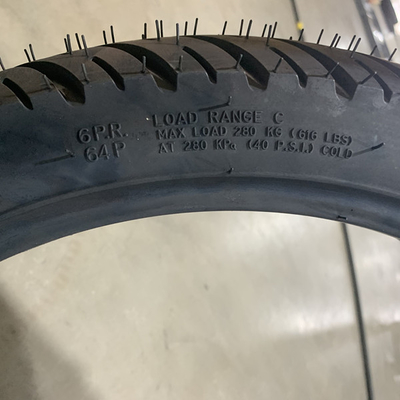 5000 pièces par jour Capacité de production Pneus de moto sans tube 110/80-18