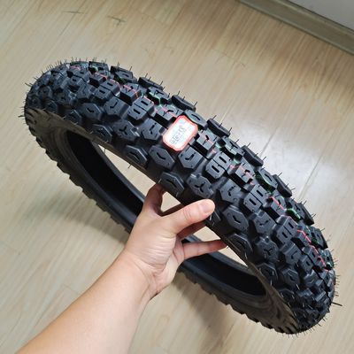 Contenu en caoutchouc de 45% de pneus de moto de 17 pouces pour téléviseurs et moto Honda DIO