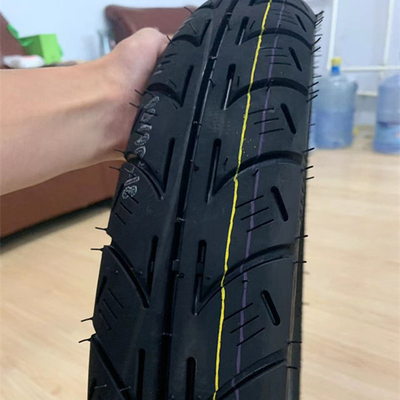 Découvrez les meilleures performances avec les pneus de moto de taille 90/90-18 et le boîtier