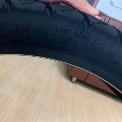 Découvrez les meilleures performances avec les pneus de moto de taille 90/90-18 et le boîtier