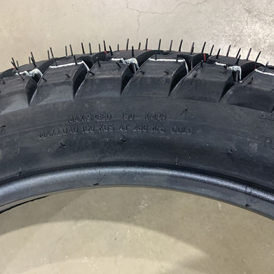 Pneus de moto chinois de 17 pouces de haute capacité avec une résistance à la traction de 10,5
