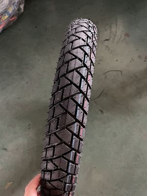 3.00-18 Pneus fabriqués selon les exigences du client