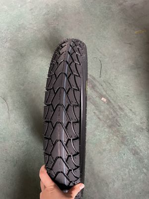 3.00-18 Pneus fabriqués selon les exigences du client