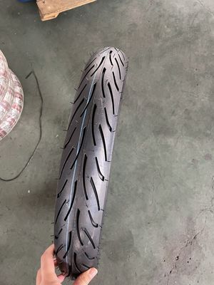 3.00-18 Pneus fabriqués selon les exigences du client