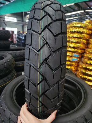 16 pouces de pneus de motocyclettes conception de motifs profonds pour des performances durables 3,2 kg