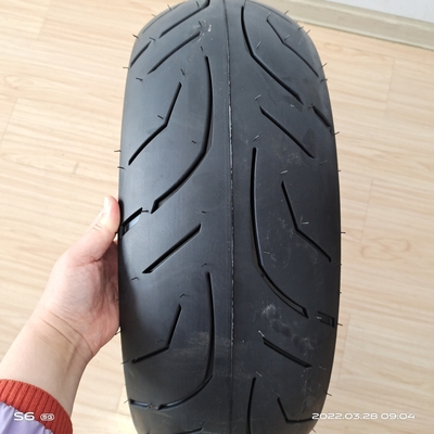 Une expérience inégalée avec 180/55/17 TL pneus sans tube de moto et 280kpa pression d'air