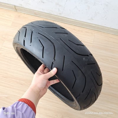 Une expérience inégalée avec 180/55/17 TL pneus sans tube de moto et 280kpa pression d'air