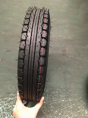 25-30 jours Délai de livraison Bajaj Motocycle 4.00-8 Pneus de moto avec une longue durée de vie
