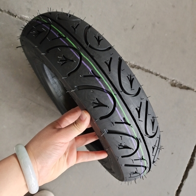6pr/8pr Contenu en caoutchouc Type tubeless pneus de motocyclettes 100/90-10 avec compétitif