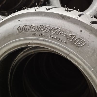 6pr/8pr Contenu en caoutchouc Type tubeless pneus de motocyclettes 100/90-10 avec compétitif